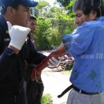 Conductor lesiona a motociclista tras irrespetar señal de alto
