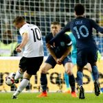 Podolski se despide con gol del triunfo ante Inglaterra