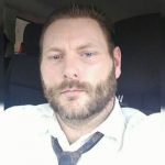 Hombre acusado de matar a tres se rinde en Arkansas