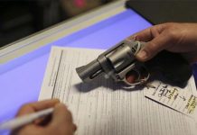 Niñito con pistola hiere a otros dos en Michigan