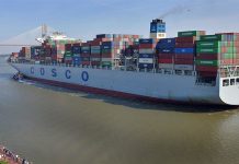 Barco gigante atraca en puerto de Estados Unidos