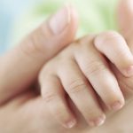 Condenada a cárcel presentadora egipcia por hablar de madres solteras