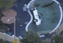 Camioneta se estrella en una piscina de Los Ángeles