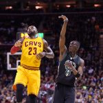 LeBron James vuelve y guía a Cavs al triunfo