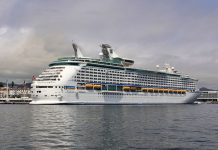 Llega a Florida crucero «humanitario» con 3.800 evacuados por huracanes