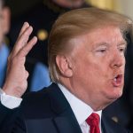 Trump afirma que los cargos contra su exjefe de campaña son de «años atrás»