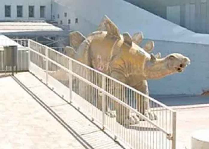 espana, encuentran, cadaver, hombre, estatua, dinosaurio, autoridades,