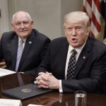 Trump ve «ridículo» bloqueo de un juez a su orden contra «ciudades santuario»