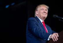 Trump culpa a supremacistas e izquierda de violencia en Virginia