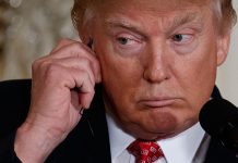 Detectan error ortográfico en cartel de Trump