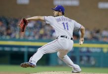 Darvish, con ayuda de Napoli, vence nuevamente a los Tigres