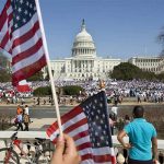 Inmigrantes sin papeles son víctimas de embaucadores