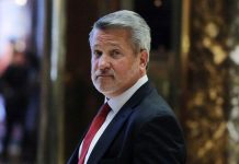 Renuncia copresidente de Fox News