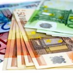 Indigente halla en la basura 300.000 euros