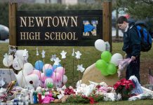 Recuerdan matanza que dejó 20 niños muertos en Connecticut, EE.UU.