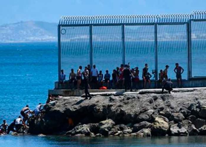 espana, oleada, inmigrantes, marruecos, vigilancia policial, ceuta, autoridades,