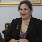 Destituyen a viceministra por tomar el sol en bikini mientras Perú se inunda