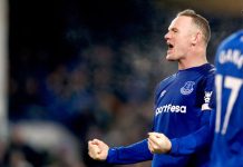 Rooney convierte penal y falla otro en triunfo del Everton
