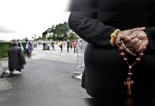Cerca de 45.000 peregrinos caminan a Fátima