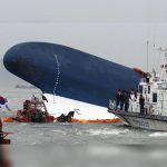 Corea del Sur logra reflotar ferry hundido en 2014