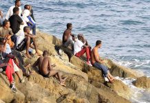 Denuncian el trato de Francia a inmigrantes que llegan de Italia
