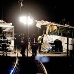 Sube a 5 cifra de muertos por choque de tren y bus en Francia