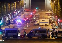 La noche de la «avenida más bella del mundo», sacudida por la violencia