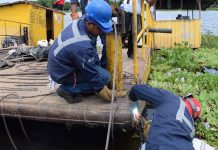 Trabajan para restablecer barcaza en Malacatoya, Granada