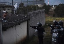 Guatemala no duerme y empieza a velar a las niñas muertas en un incendio
