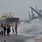 Franklin avanza debilitado tras tocar tierra en Veracruz