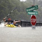 Rescatan unas 300 personas en Houston (EE.UU.) por inundaciones de Harvey