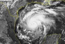 Harvey podría tocar tierra en Texas como huracán de categoría mayor