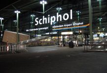 Policía abre fuego contra un hombre con cuchillo en aeropuerto de Ámsterdam