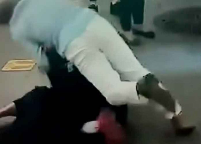 estados unidos, nueva york, hombre, salvamento, mujer, cuchillo,