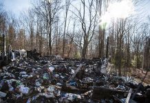 Mueren 4 niños y su madre por incendio en Massachusetts