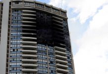 Tres muertos por incendio en torre de apartamentos en EEUU