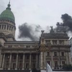 Evacúan Congreso argentino por incendio