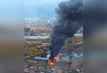 Fuerte incendio arrasa centro histórico de Moscú