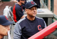 Francona se perderá el partido del Martes por hospitalización