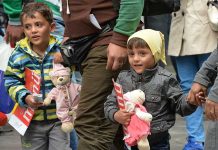 Carteles contra inmigrantes en universidad de EE.UU causan molestia