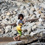 Tareas de rescate casi finalizan, mientras ayuda sigue llegando a Irán