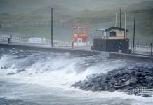 Miles de hogares sin luz en Irlanda y el Reino Unido por Ofelia