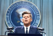 Trump permite publicar miles de archivos sobre Kennedy, pero retiene algunos