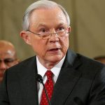 Trump vuelve a criticar al fiscal general y ridiculiza investigación rusa