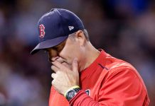 Medias Rojas despiden al mánager John Farrell