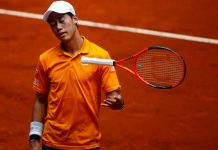Nishikori se retira y Djokovic alcanza las semifinales