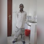 Lo operan para reducir el tamaño de sus genitales