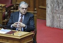 Ex primer ministro Papadimos continúa hospitalizado en Atenas