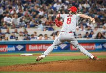 Leake lidera a Cardenales en triunfo sobre Dodgers