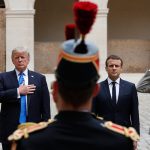 Macron recibe a Trump en París con honores militares